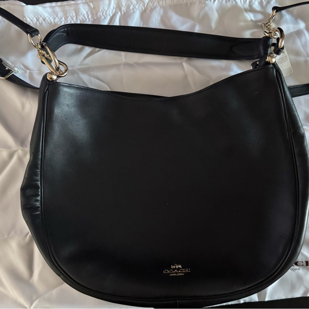 NWT Coach Nomad Hobo In Glovetanned Leather Black F36026